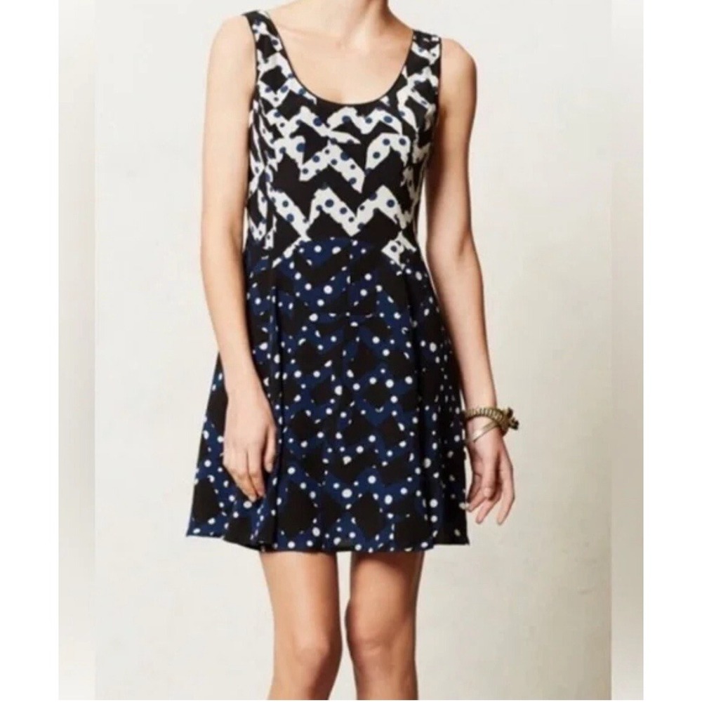 Anthropologie Harlyn 100% Silk Dress Size 2P Prentiss Blue Geometric Printed